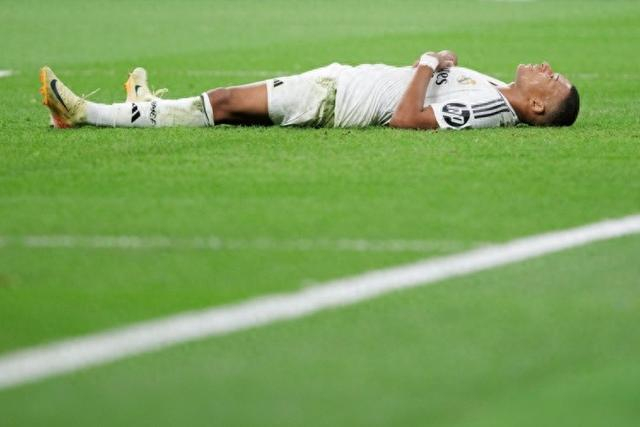 赛后情书：英超大结局阿森纳夺冠利好曼联，皇马逼平升班马（赛后速递：英超收官阿森纳称王利好曼联，皇马遭升班马逼平）