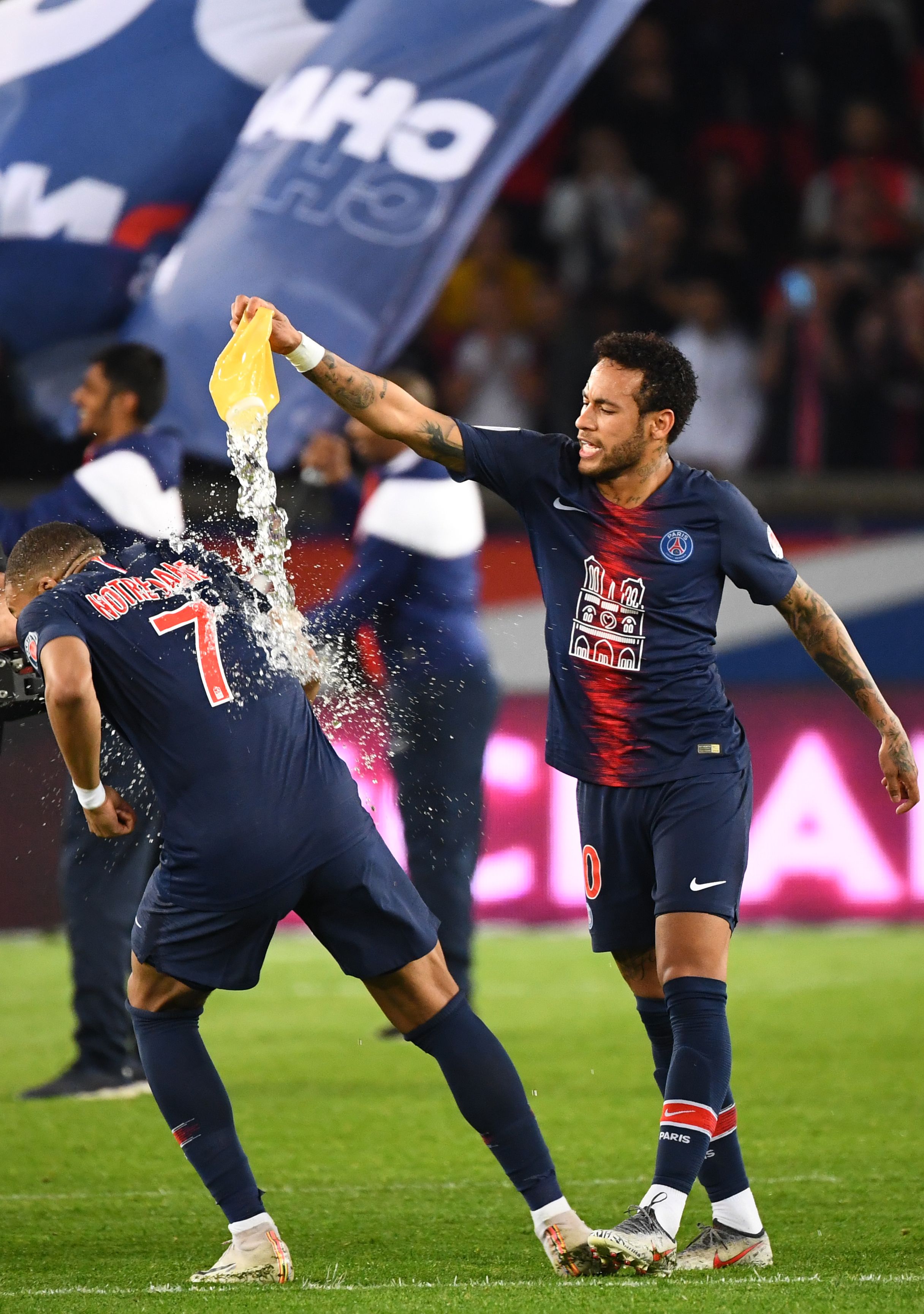 斯帕莱蒂：弗拉霍维奇会缺阵两三个月；我们要赢而且踢得漂亮（斯帕莱蒂：弗拉霍维奇将休战两到三个月；我们既要赢球也要踢得漂亮）