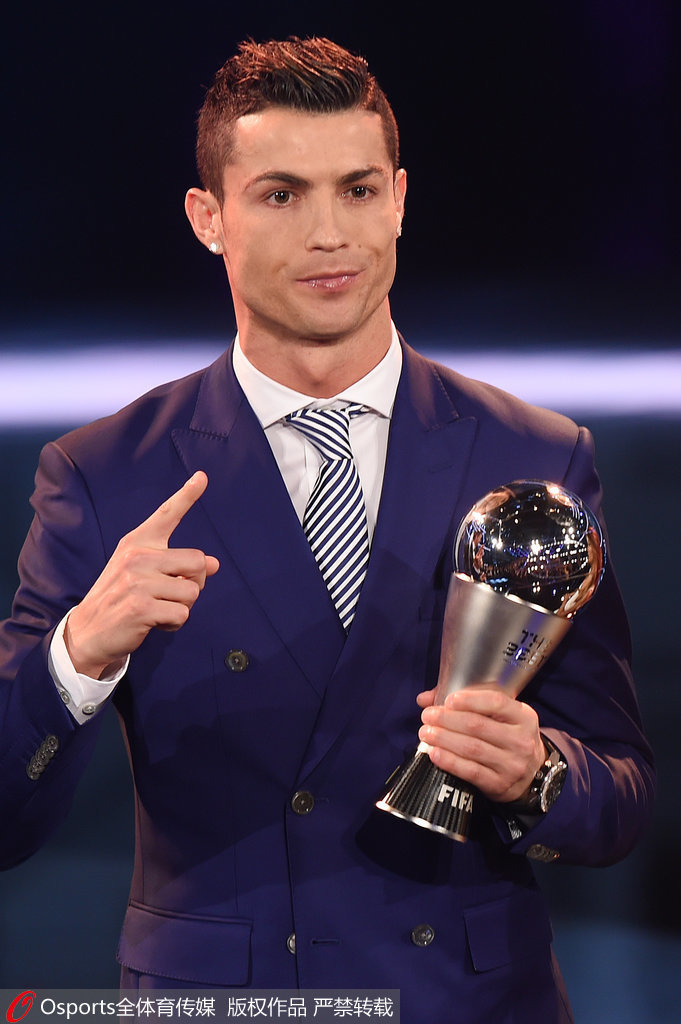 西甲半场：久保建英补时头球建功，皇家社会1-0莱万特（半场战报：久保建英补时头槌破门，皇家社会暂1-0领先莱万特）