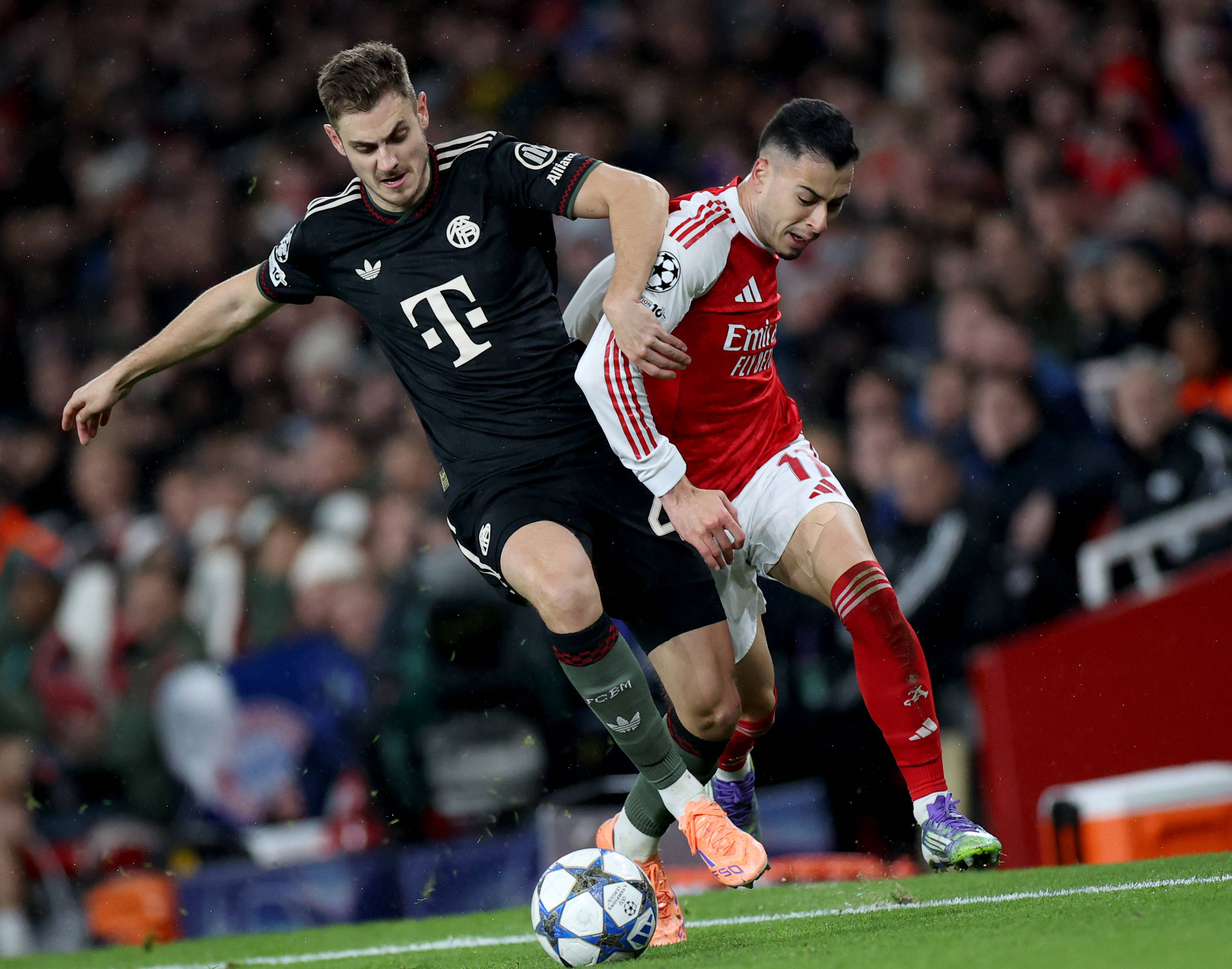 替补门将关键扑救，稳定球队防线