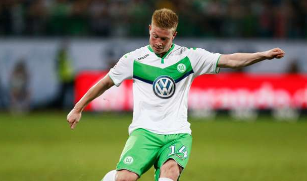 一家人整整齐齐！曼联官方晒25／26赛季合影：男女全队出镜（曼联发布25／26赛季全家福：男女一线队齐齐出镜）