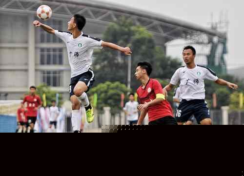 这些明星，两边死对头的球衣都有……（这些明星，把宿敌双方的球衣都集齐了）