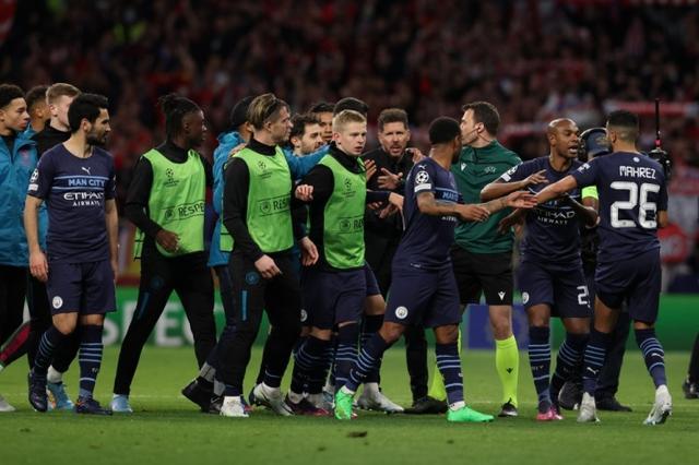 记者：拜仁和于帕进行深入谈判，他们预计球员最终会完成续约（记者：拜仁与于帕续约谈判深入，预计最终达成一致）