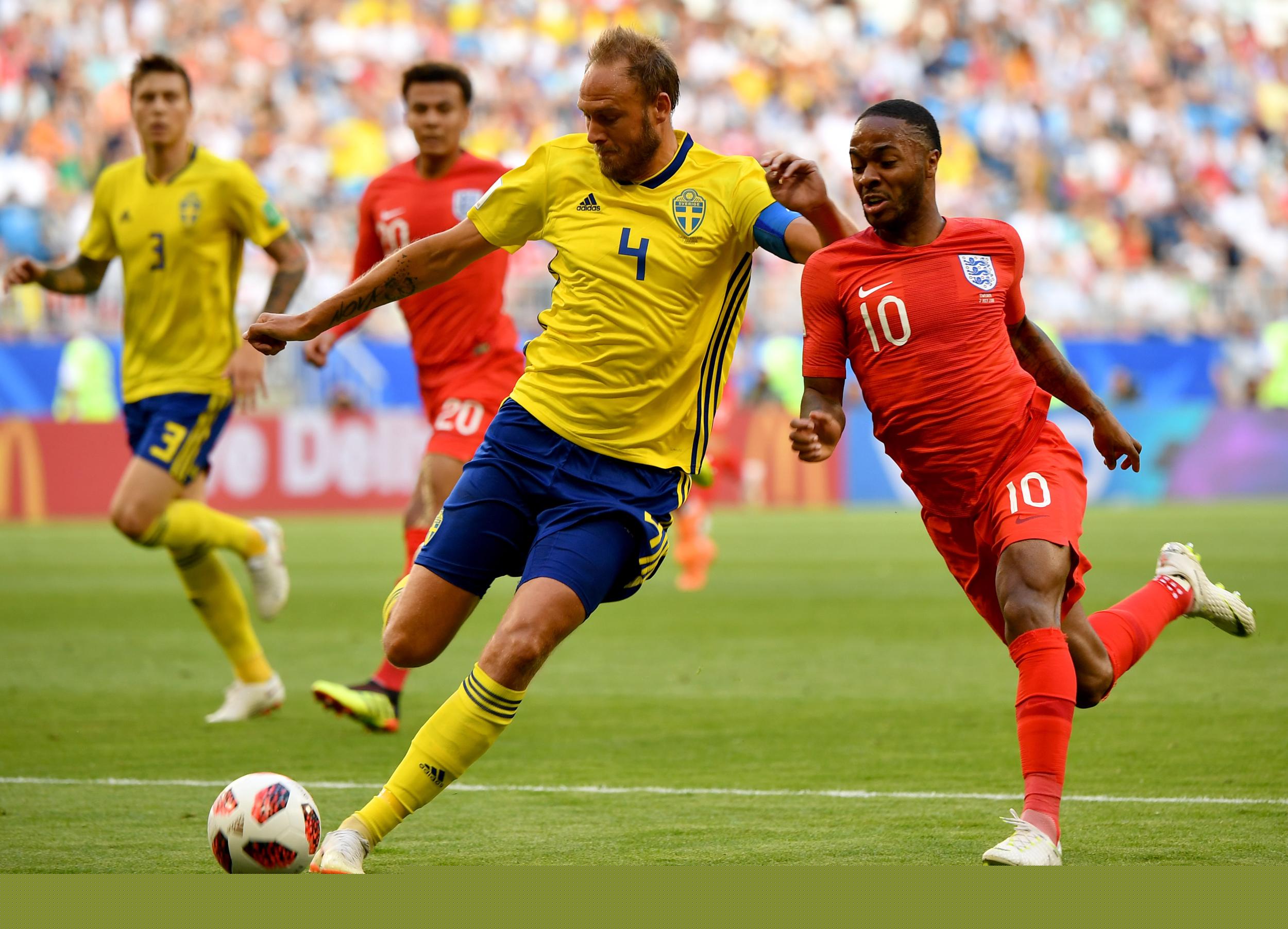 湖人浓眉哥篮下统治力助球队获胜（浓眉统治禁区，助湖人取胜）