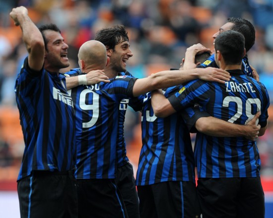 镜报：曼联明夏将补强中场，他们可能打包巴莱巴和安德森（镜报：曼联计划于明夏加强中场，或同时引进巴莱巴与安德森）