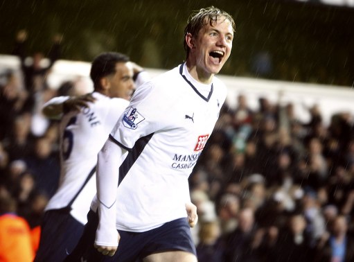 曼联客战狼队首发：库尼亚领衔战旧主、姆伯莫、B费先发（曼联客场对阵狼队首发出炉：库尼亚领衔战旧主，姆伯莫与B费先发）