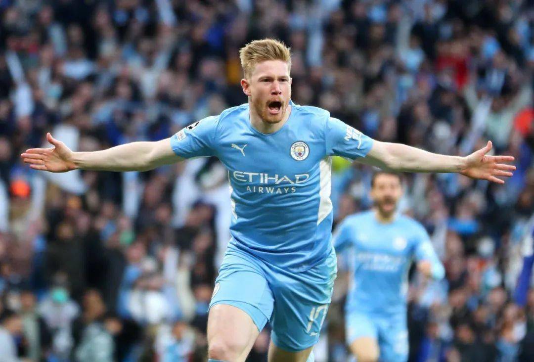 克罗斯评历史最佳11人：C罗左边锋，梅西前腰，马尔蒂尼入选（克罗斯评选史上最佳十一人：C罗踢左边锋、梅西任前腰，马尔蒂尼在列）