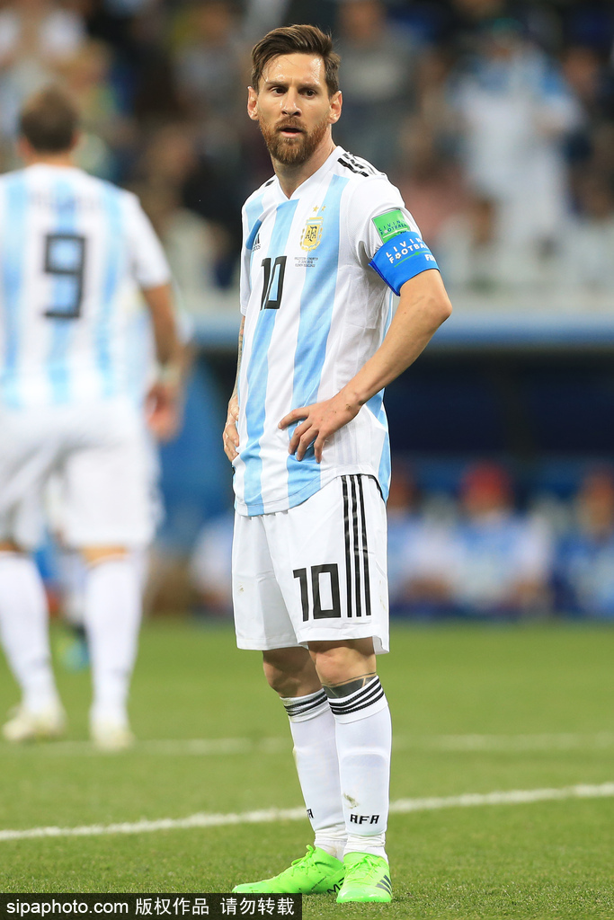 成都1-1新鹏城，安永佳闪击，费利佩建功（成都与新鹏城1比1战平：安永佳闪电破门，费利佩扳平比分）