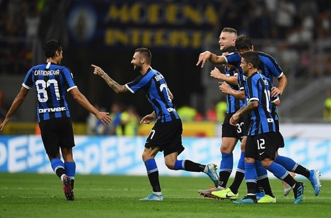 英超曼城与利物浦积分榜争夺白热化