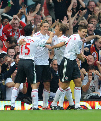 水晶宫与斯特拉斯堡赛前，维埃拉现身法国酒吧和球迷一起观战（水晶宫vs斯特拉斯堡开战前，维埃拉现身法国酒吧与球迷同看比赛）