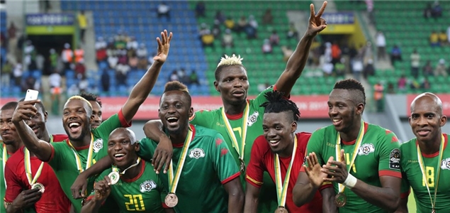 西班牙4-0客胜格鲁吉亚基本直通世界杯，奥亚萨瓦尔两射一传（西班牙客场四球零封格鲁吉亚，奥亚萨瓦尔2射1传，基本锁定世界杯席位）