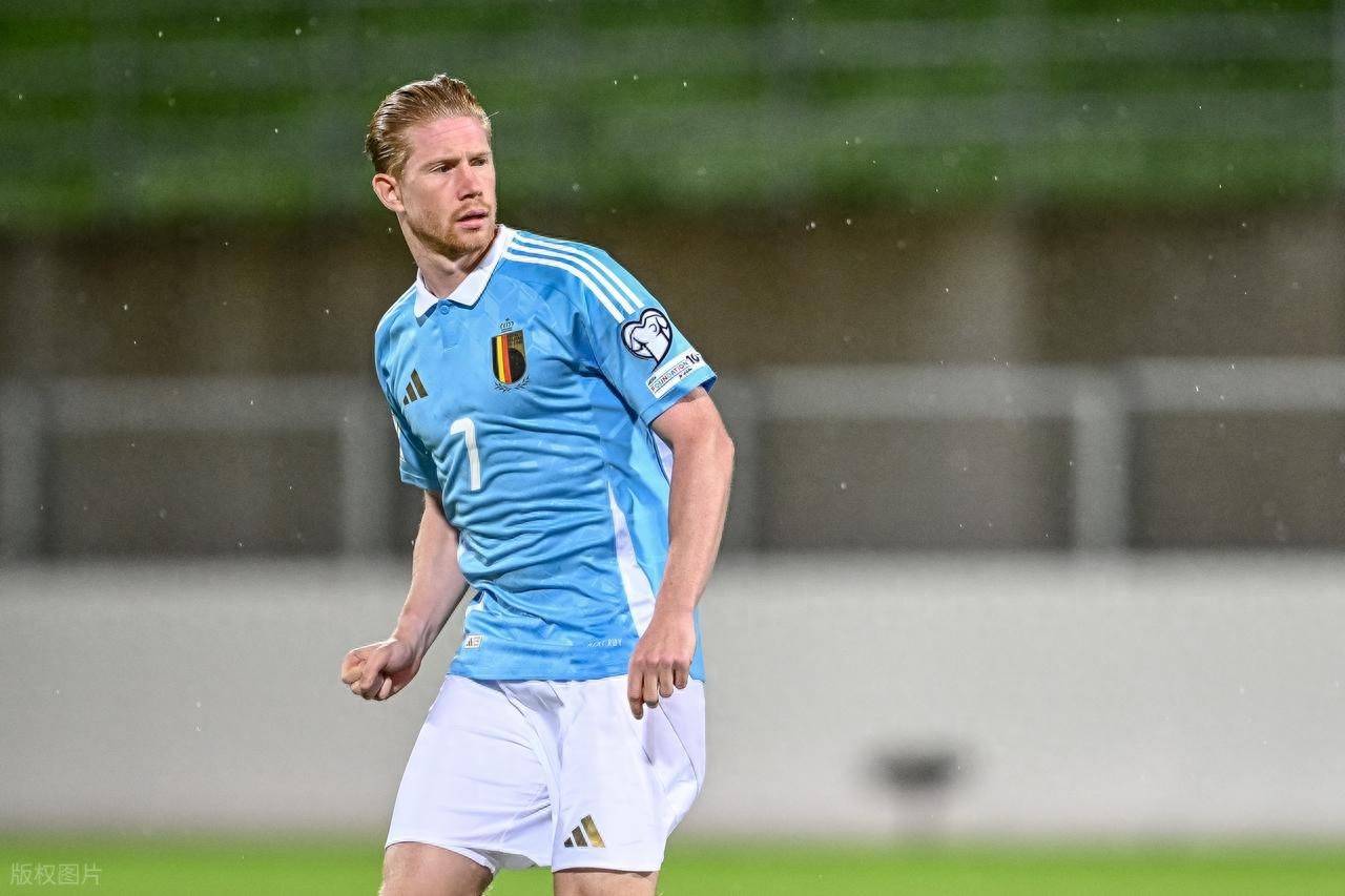 英超战报：维卡里奥送礼，库杜斯破门难救主，热刺1-2富勒姆（英超快讯：维卡里奥失误酿祸，库杜斯进球难救热刺，热刺1比2负于富勒姆）