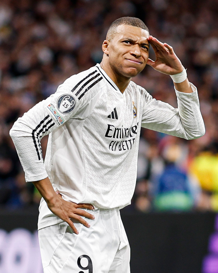 意媒：因机场跑道结冰，尤文全队与远征球迷被困挪威（跑道结冰致航班受阻，尤文全队与远征球迷滞留挪威）