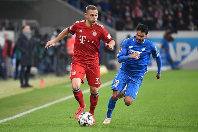 给你修修胡子，瓦科分享自己用剪刀剪克雷桑胡子的照片（瓦科晒照：亲手用剪刀为克雷桑修须）