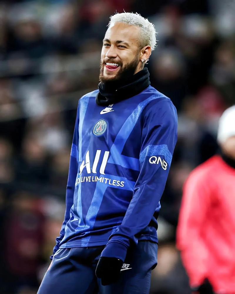 德转7月球员页面浏览量榜：奥斯梅恩第一，拉什福德在列（德转公布7月球员页面热度榜：奥斯梅恩居首，拉什福德上榜）