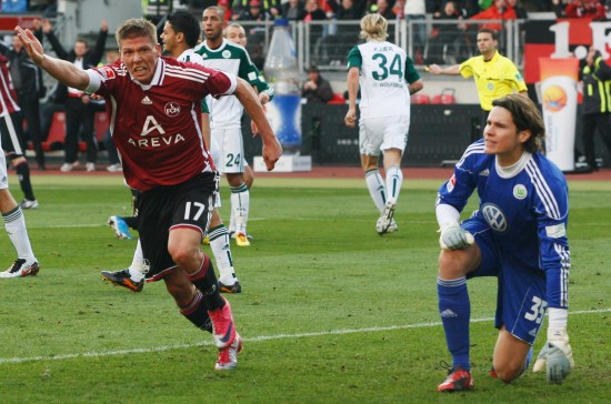 奥尔莫：亚马尔一直渴望入选国家队，他已习惯成为舆论的焦点（奥尔莫：亚马尔始终渴望披上国家队战袍，已习惯成为舆论焦点）